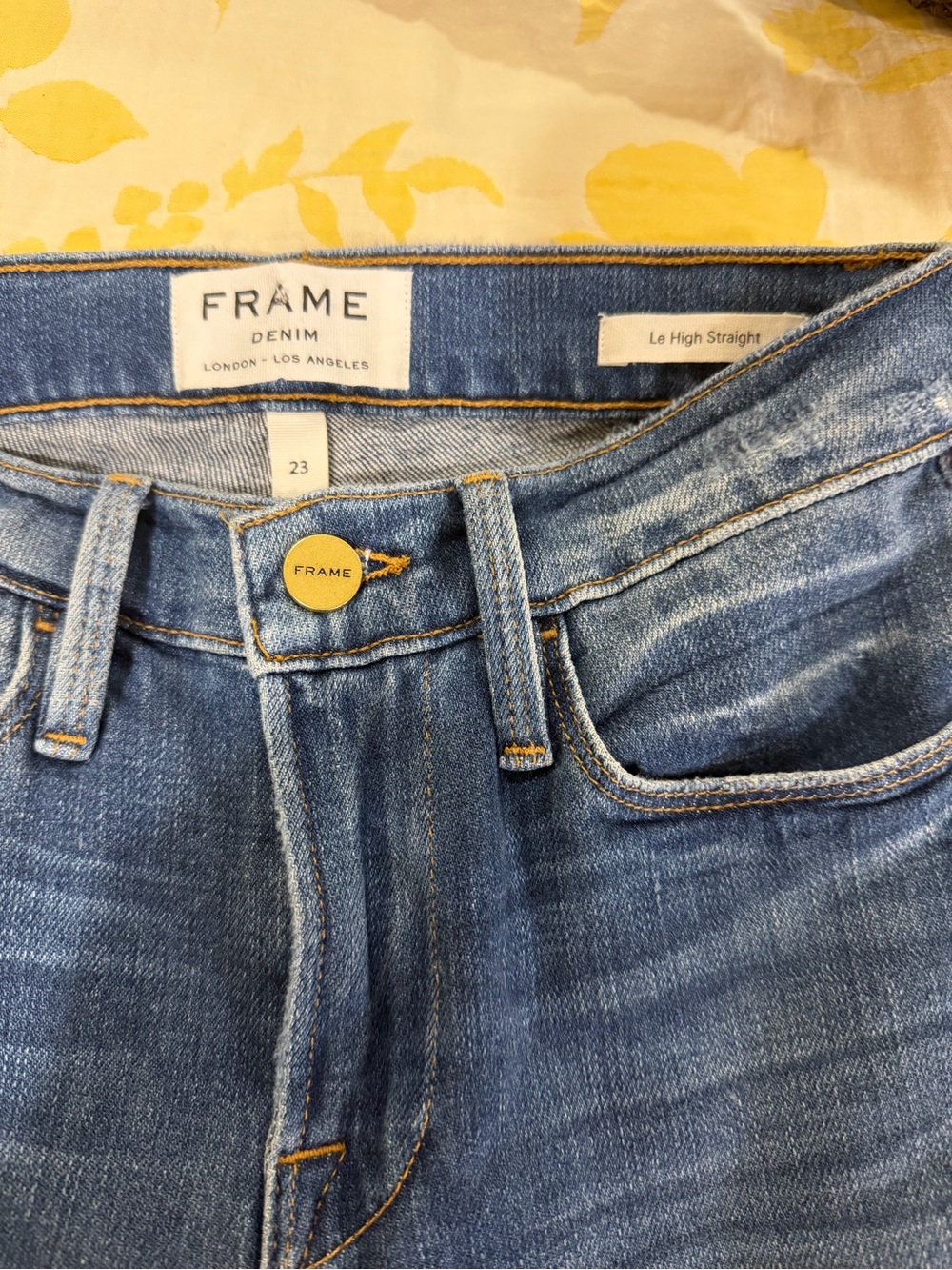 Frame Denim Le High Straight Jeans in Mid-Blue Wash